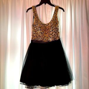 NWT Jodi Kristopher Gold Sequin/Black Tuille Formal Dress
